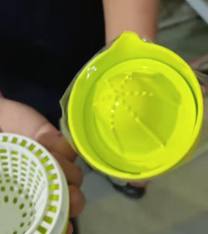 Manual Citrus Juicer with Strainer