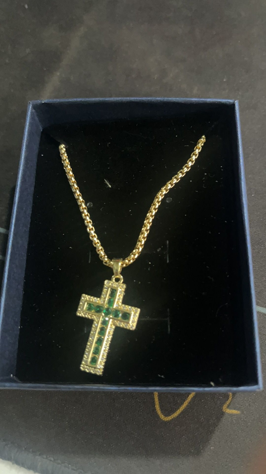 cross pendant necklace